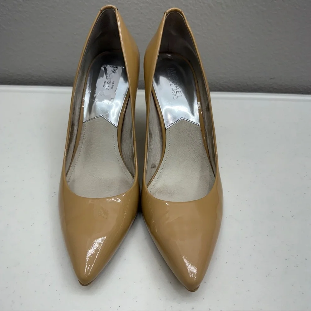 Michael Kors Beige Patent Leather Heels Size 10 Womens Designer Shoes